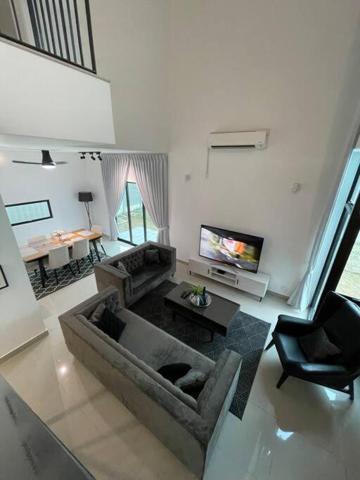 Five Bedrooms Residential Home With Free Wifi Sepang Exterior photo